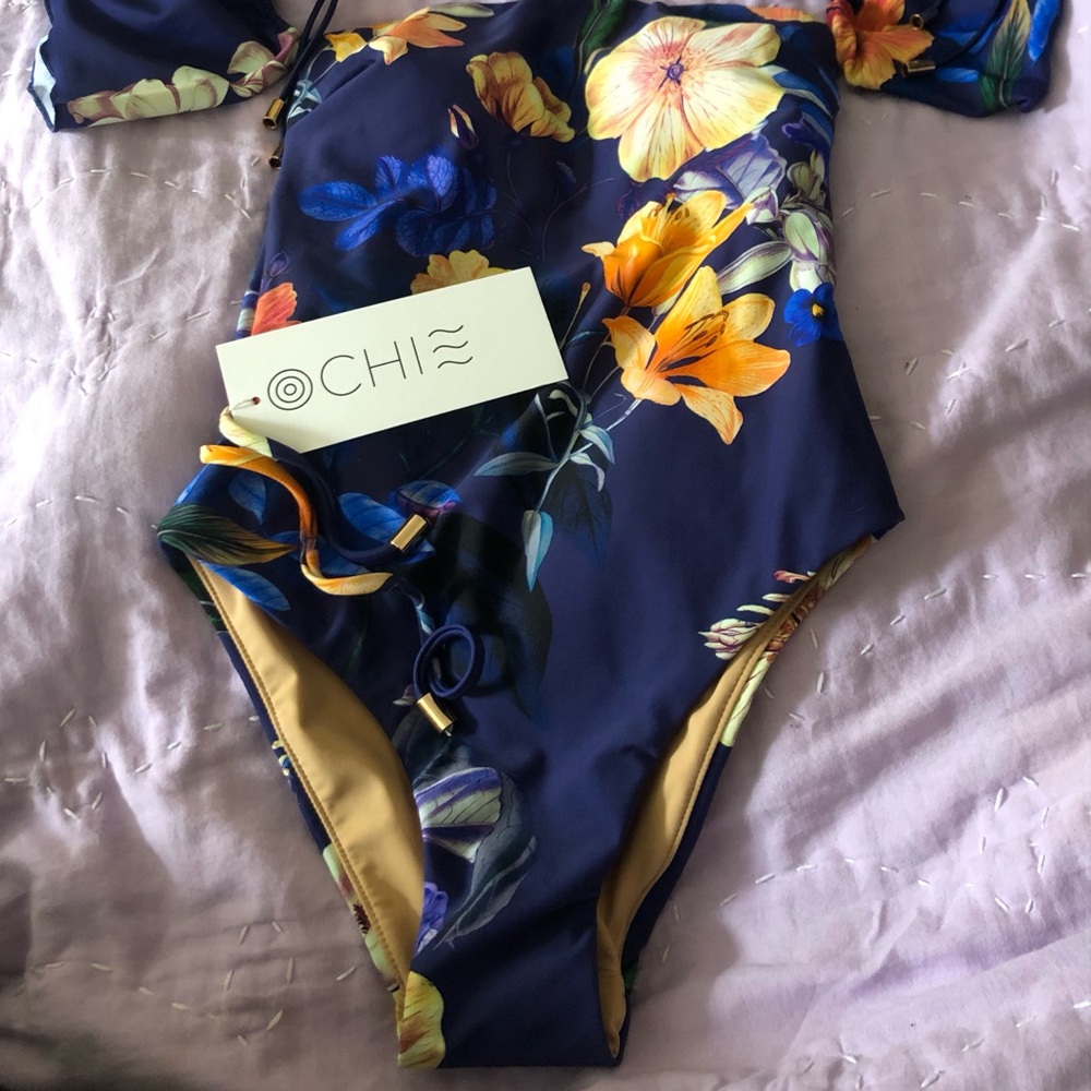 Victoria’s Secret swimsuit Ochie 1 piece with Tags Never worn NWT - Picture 2 of 5